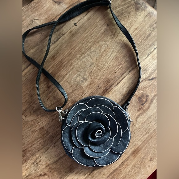 Black Flower Y2K Retro Small Leather Handbag - Picture 2 of 4